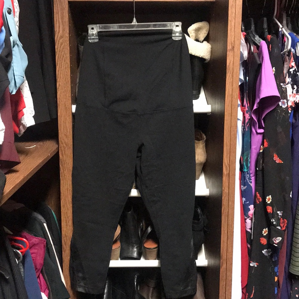 Ingrid & Isabelle *Maternity* workout pants sz L